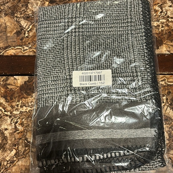 ASHLEY STEWART BLACK PLAID KNIT KIMONO-One Size - Picture 3 of 3